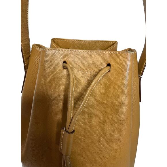 679. Prada Bucket Bag - Stylish and Chic - Picture 4 of 12